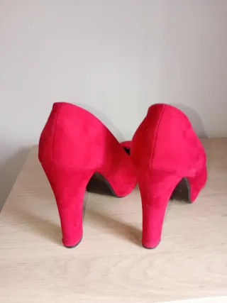 Zapatos de salón rojos