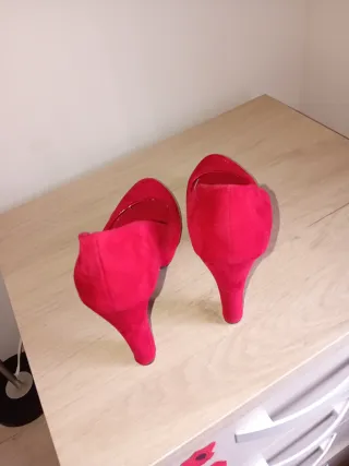 Zapatos de salón rojos