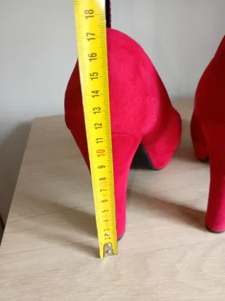 Zapatos de salón rojos