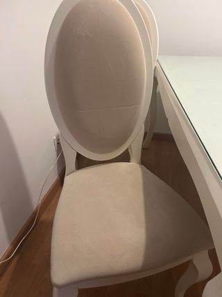 Mesa de comedor y 4 sillas