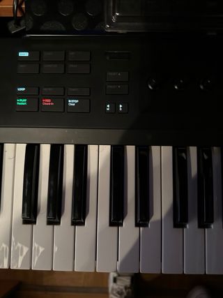 Komplete Kontrol A49(Pantalla Oled no funciona)