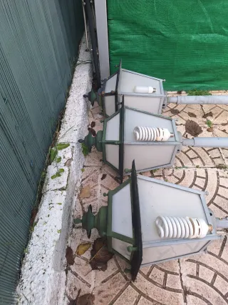 Farolas de exterior metálicas