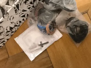 Abalorios diversos , formas . Cordones y accesorio