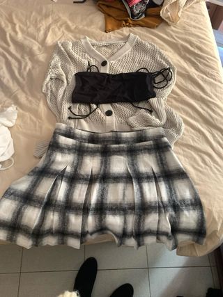 Conjunto Cardigan, Top y Falda Plisada