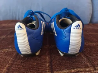 Botas de fútbol Adidas niño azul y blanco talla 31