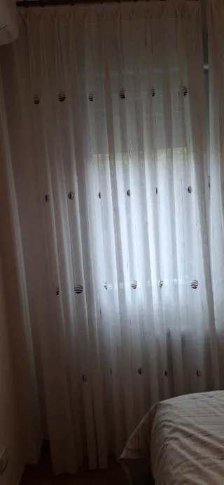 Cortinas Beige y Blancas 1.03X2.41 cada hoja.
