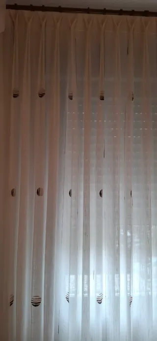 Cortinas Beige y Blancas 1.03X2.41 cada hoja.