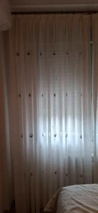 Cortinas Beige y Blancas 1.03X2.41 cada hoja.