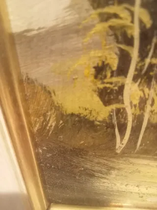 Cornice in legno beige e oro