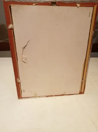 Cornice in legno beige e oro