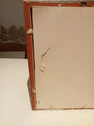 Cornice in legno beige e oro