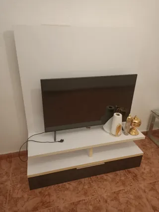 Mesa TV moderna blanca con cajones
