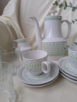 Juego de café de Porzellan y 5 vasos.