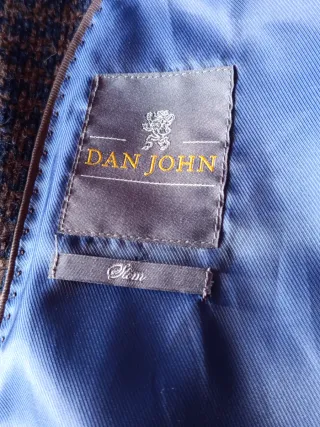 Americana de hombre azul y marrón