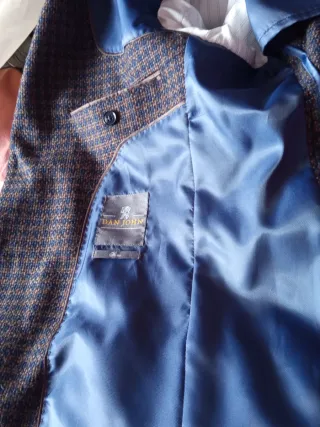 Americana de hombre azul y marrón