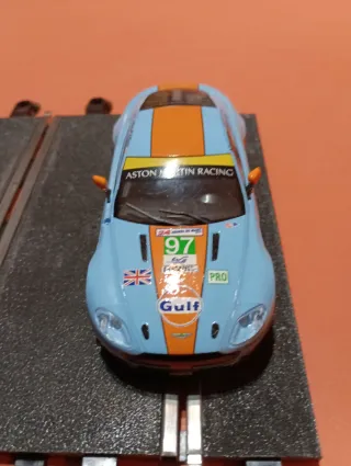 Coche Scalextric Aston Martin Gulf N24