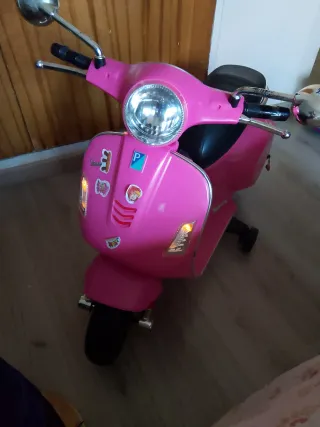 Moto Vespa Eléctrica Rosa