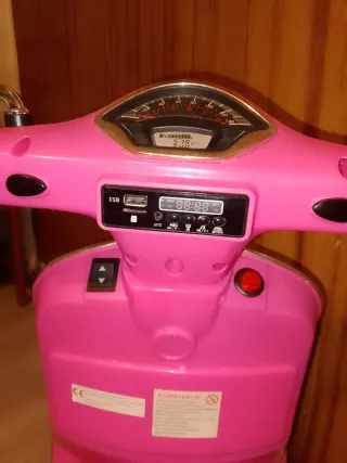 Moto Vespa Eléctrica Rosa