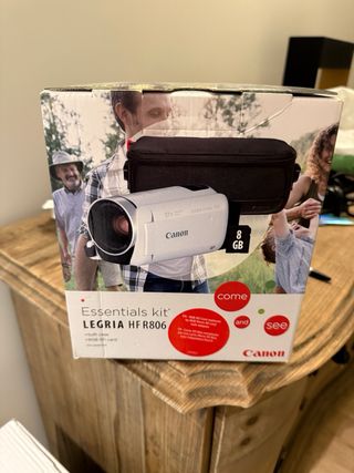 Cámara Vídeo Canon Legria HF R806 NUEVA + Trípode