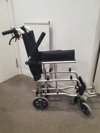 Sedia a rotelle pieghevole leggera