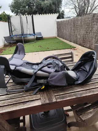 Mochila portabebés DEUTER con capota