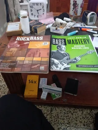 Lote 2 libros de bajo: Rockbass y Bass Mastery