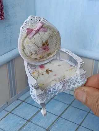 Poltroncina miniatura decorata