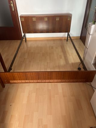 Estructura de cama madera y metal