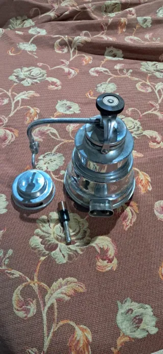 Cafetera antigua para decoración