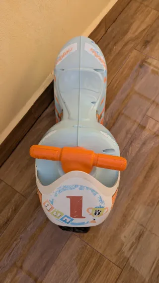 Moto correpasillos infantil azul y naranja