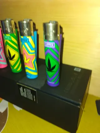 4 accendini Clipper con disegno foglia