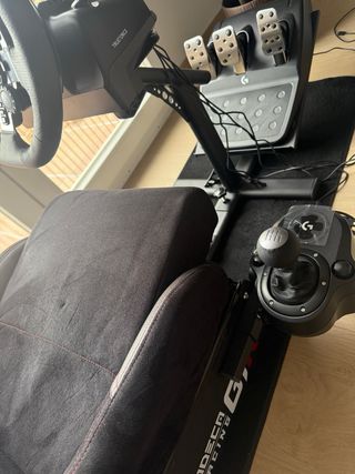 Volante Logitech PS5 y Silla Gaming