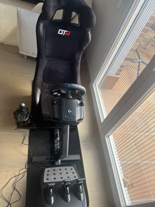Volante Logitech PS5 y Silla Gaming