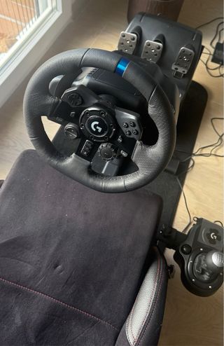 Volante Logitech PS5 y Silla Gaming