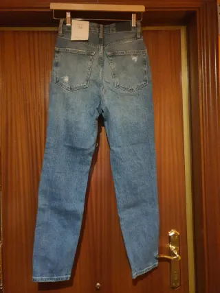 Pantalón vaquero mujer desgastado