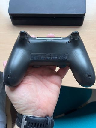 PS4 Slim 1TB + Mando Nuevo Original