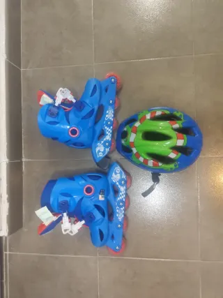 Patines en línea para niños y casco