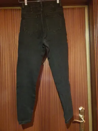 Pantalón vaquero negro mujer