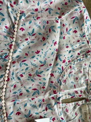 BLUSA SFERA NUEVA (Con hermosas flores)