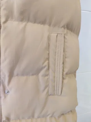 Chaleco plumífero largo beige talla 44