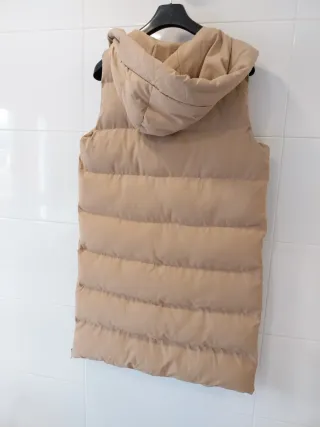 Chaleco plumífero largo beige talla 44