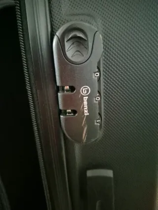 Maleta Mediana Rígida Negra