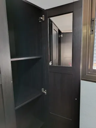 Armario IKEA madera negro con espejo