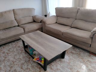 Mueble de pared con vitrina, mesa y 6 sillas