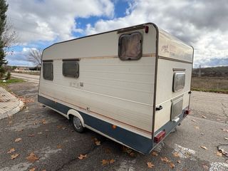 Caravana Sterckeman menor de 750kg con literas