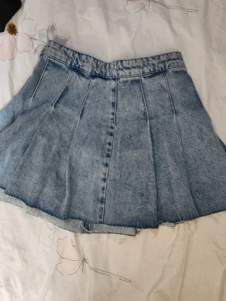 Falda vaquera plisada nueva