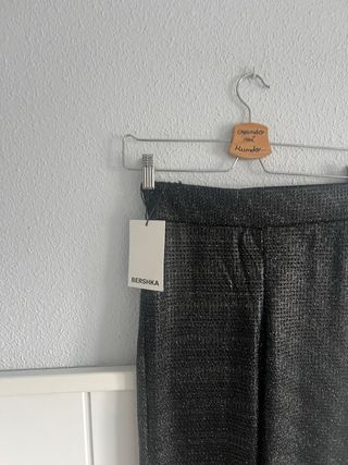 Pantalón flare Bershka brillos