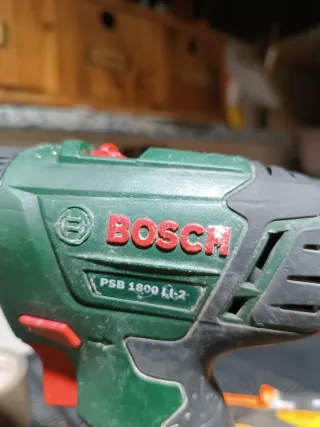 Atornillador Bosch PSB 1800 Li-2 no tiene maleta
