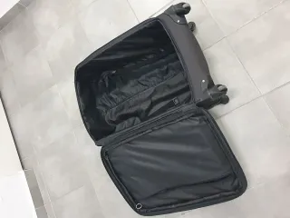 Maleta de viaje negra y otra Azul mas pequeña