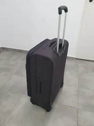 Maleta de viaje negra y otra Azul mas pequeña